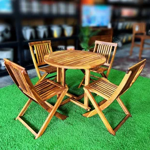 Round Wood Table Set w/ Hanalei Folding Chairs