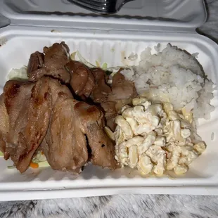 Bbq chicken with rice &amp; macaroni salad