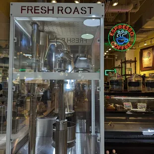 They sell freshly roasted beans! 30 min wait time. Peaberry and Maui Mokka available today, July 6.