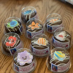 Chocolate covered Oreo cookies