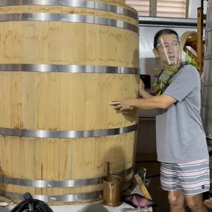 Difference between using wood barrel and modern metal distillery