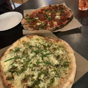 Pepperoni and New Mexico white pizza . Excellent!