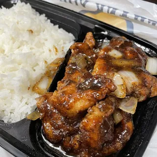 D68 Pan-Fried Pork Chop with Black Pepper Sauce