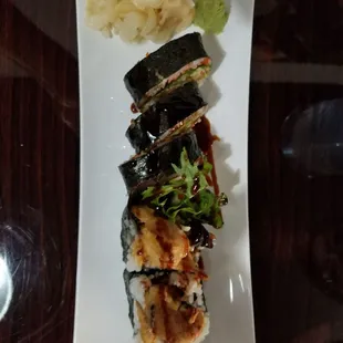 Spider roll (soft shell crab)....this item is not on the menu, but our waitress (Lu) said no problem ordering it.