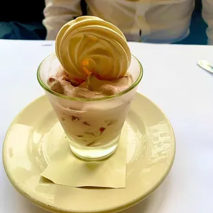 Yerena Strawberry Pavlova