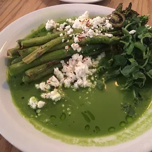 Asparagus with goat cheese