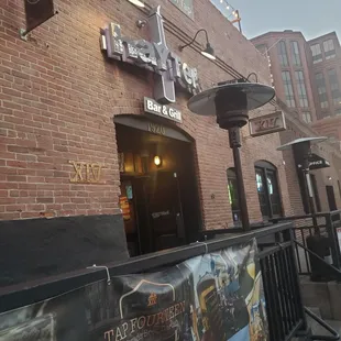 the outside of the restaurant