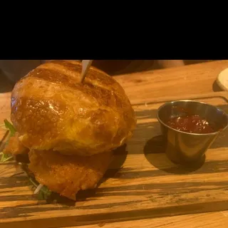 HOT CHICKEN SANDWICH