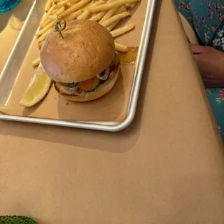 VEGAN "FISH" SANDWICH