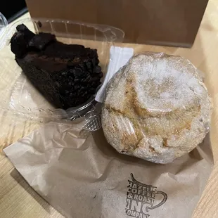 Blueberry muffin and Chocolate Cake