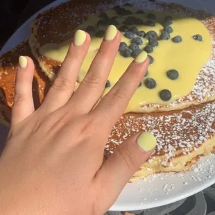 Blueberry w lemon curd pancakes