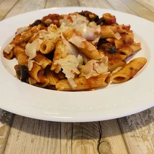 Pasta, black olives, garlic, capers, onion, parmesan.
