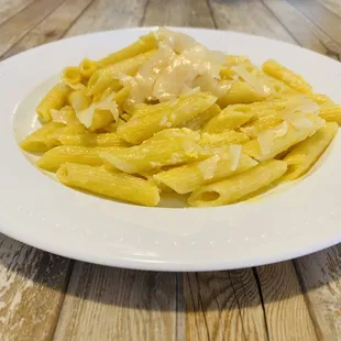 Pasta, cream sauce, parmesan.