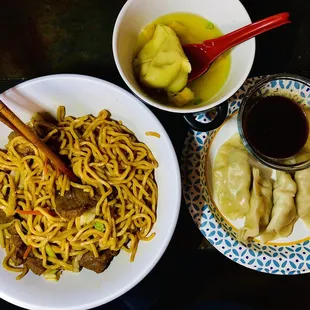 Beef Lo Mein, Wonton Soup, 6 Pieces Steamed Dumplings