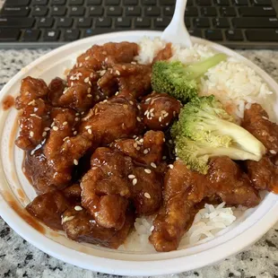 Lunch special- sesame chicken only two small pieces of broccoli