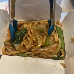 Veggie lo mein