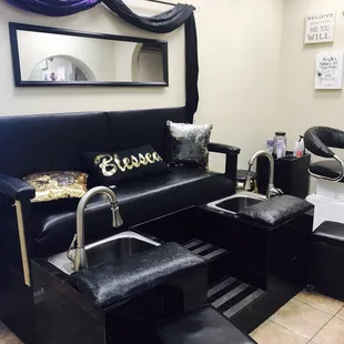 Plush spa pedicure stations