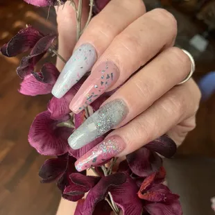 Better staged "on me/by me" nails.