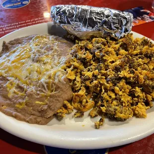 Chorizo and egg breakfast! Kind of dry and no seasoning this time and the beans were really thick!