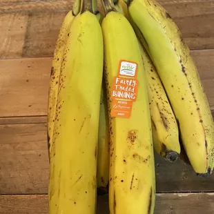 Sale ripe organic bananas $0.75/lb, six bananas - about $0.28ea