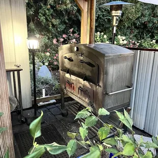 Outdoor pizza oven