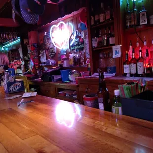 Terrific food. Tuesday, Italian night scallops and Fettuccini to die for. And l have had them all over the USA.