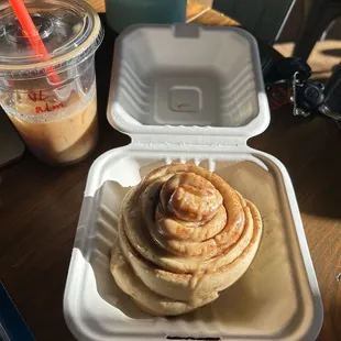CINNAMON ROLL 9/10