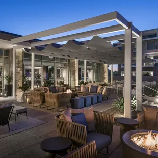 Outdoor seating of Hearth&apos;61 at Mountain Shadows Resort Scottsdale