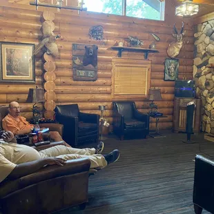 Great atmosphere/ great ppl = Good times / Chill times