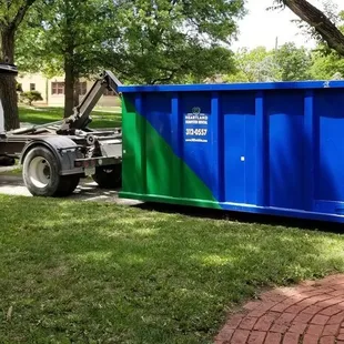 Heartland Recycling Services rents affordable roll-off dumpster rentals! CALL Now! 316.351.7114 https://www.heartlandrecyclingservices.com/