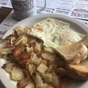 a plate of breakfast food