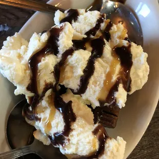 Brownie sundae