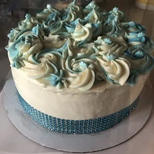 Spice cake with buttercream in blue accents
