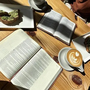 2 vanilla latte and 2 Avacado toast
