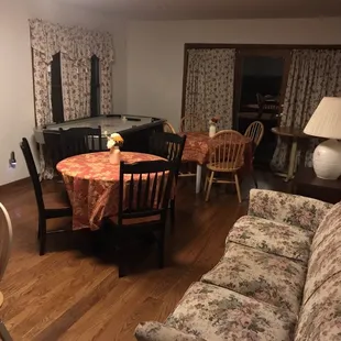 Dinning area at Heather Hill Inn