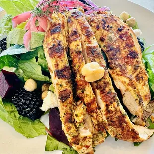 Chicken, beet &amp; blackberry salad