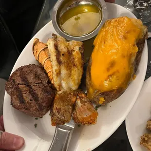 Filet and lobster with a stuffed potato