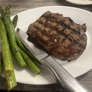 Ribeye with asparagus