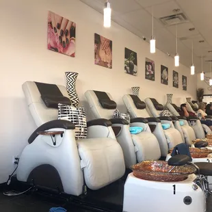 Massage chairs look comfy and clean.  I wish I can wait there instead.