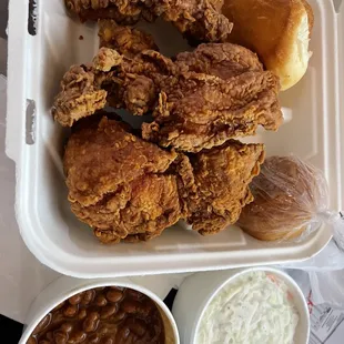 Spicy chicken, corn bread, muffin, baked beans and Coleslaw! Mmmmm, good!