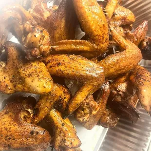 a tray of chicken wings