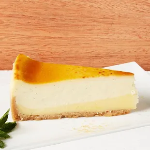 The marriage of two great classics: crème brulée and the lightest of cheesecakes. Hand-fired and mirrored with burnt caramel.