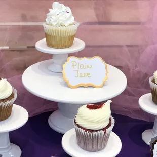 cupcakes on pedestals