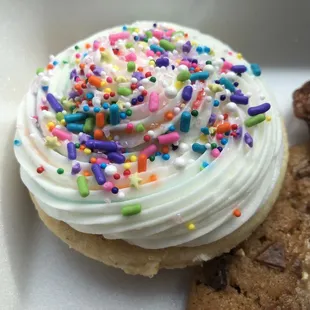 Up close of this beautiful icing and sprinkle perfection!