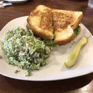 Yes I got the same thing as last time I was here because it's amazing! Turkey club on sourdough