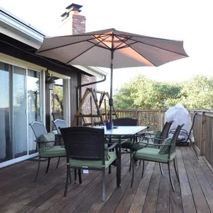 Top deck with amazing view of the valley below and the stars at night