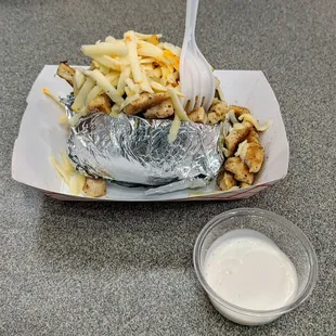 Baked potato with chicken.