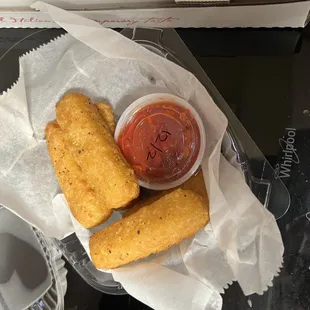 Mozzarella sticks, 5 piece. Nice and big sticks.