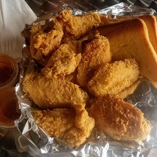 Wings w/ Texas Toast