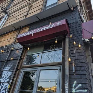 the outside of a restaurant